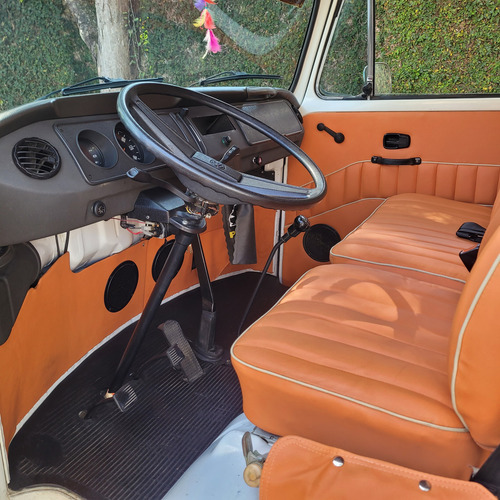 Kombi Customizada Limousine Temática