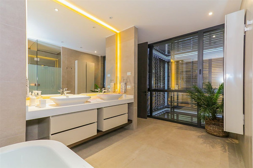 Departamento En Venta De 4 Dorm. En Las Condes