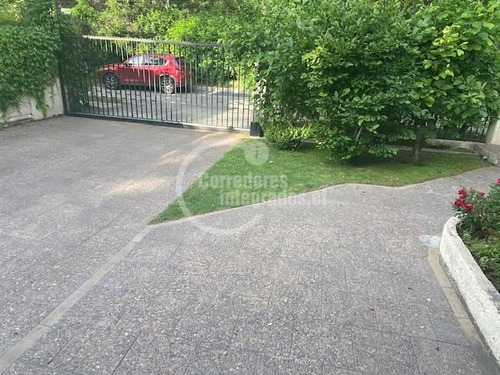 Casa En Venta De 6 Dorm. En Las Condes