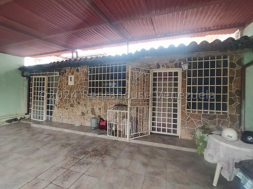 Casa En Venta En Las Delicias Maracay Aragua 24-14955 Irrr