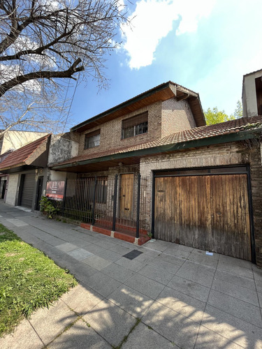 Belgrano 544, Lomas De Zamora Este Chalet 3 Drms, 2 Plantas Cochera Pasante - Amplio Lote