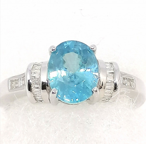 Anillo Con Zircón Ratanakiri Azul Y Diamantes 3.15tcw