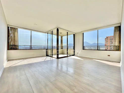 Departamento En Venta De 3 Dormitorios - Colón, Las Condes