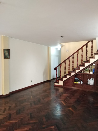 Casa Bien Ubicada 3 Pisos C/ Aires P/2 Pisos