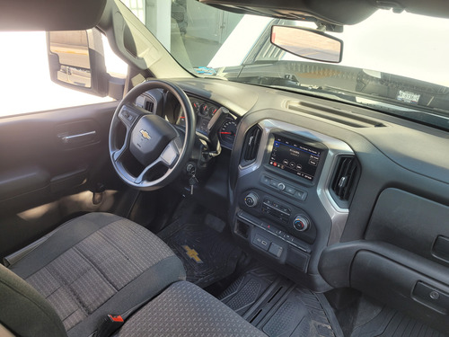 Chevrolet Silverado 6.6 3500 Chasis Cab V8 At
