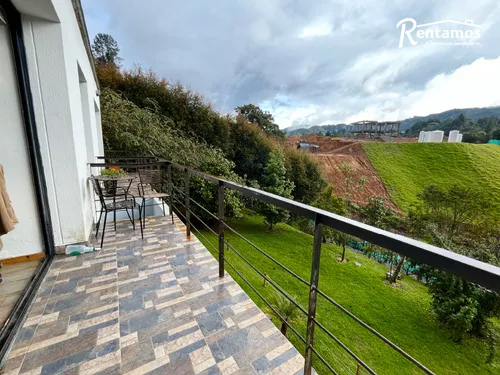 Casa En Venta En Alto Del Escobero. Cod V775211