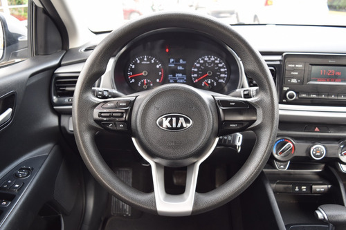 Imagen 8 de 13 de Kia Rio L 2020