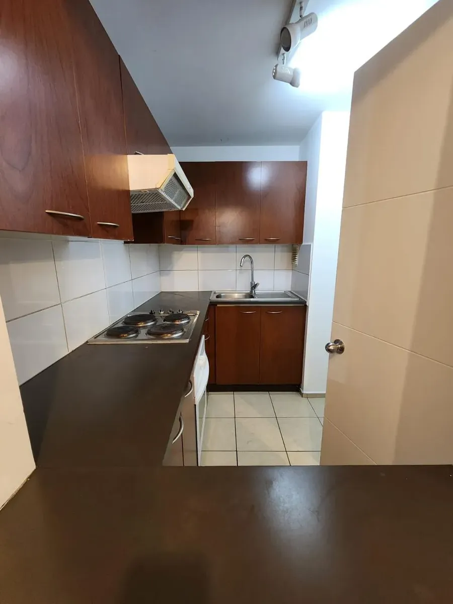 Imagen 3 de 22 de Arrienda Departamento 2d1b Metro Moneda