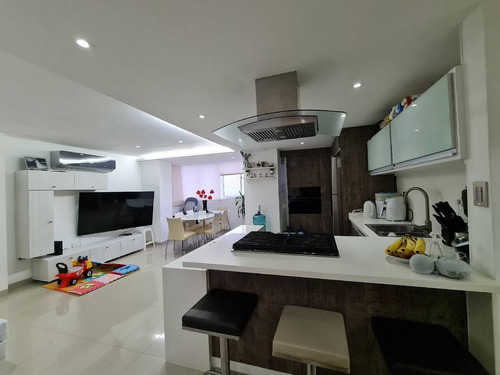 Imagen 5 de 14 de Venta De Exclusivo Apartamento En Mañongo Resd. Puerta Real.