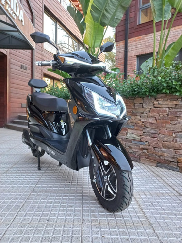 Imagen 1 de 9 de Moto Electrica Scooter Leo 2000w Bateria Gel Sunraleloir