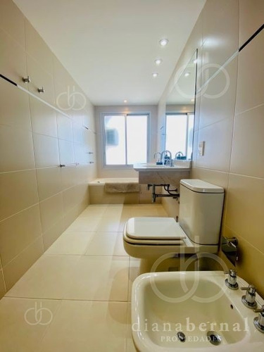 Imagen 12 de 17 de Venta De Apartamento 2 Dormitorios Con Vista Al Mar En Playa Mansa, Punta Del Este- Ref: 54462