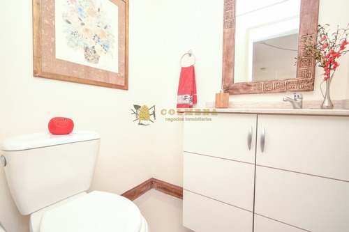 Excelente Apartamento De Tres Dormitorios Frente Al Mar - Punta Del Este- Ref: 3912