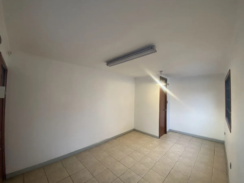 Oficinas En Arriendo, Calle Lautaro.