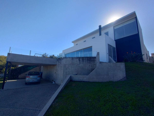 Alquiler Moderna Casa 4 Dormitorios Country El Rodeo