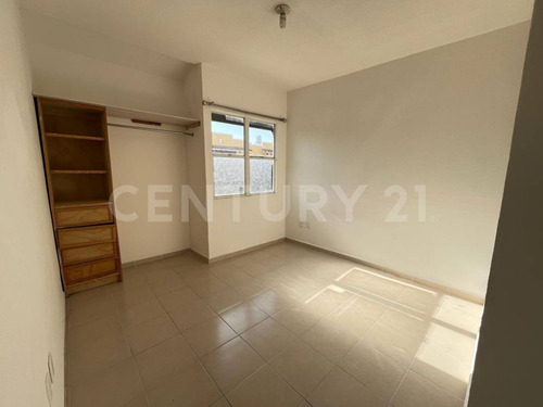 Casa En 2 Niveles Con Patio De Servicio En Real Solare, El Marqués, Querétaro