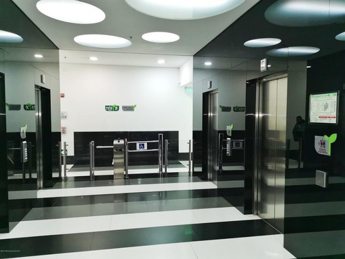Imagen 1 de 9 de Vendo Comercial En Los Monjes(bogota) C.o 23-449