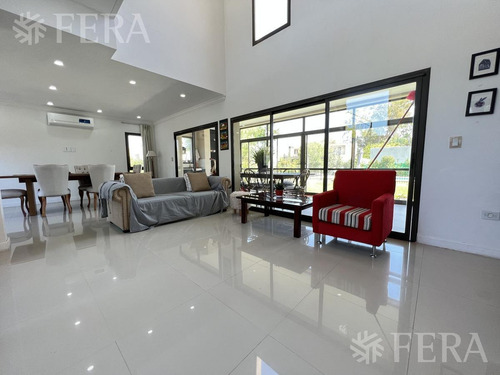 Imagen 4 de 26 de Venta Casa 4 Ambientes Con Galería Con Parrilla Y Fondo Libre Con Piscina En La Candida (30702)