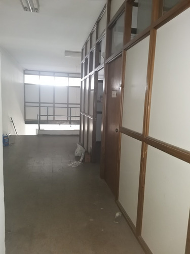 Gran Local En 8 De Octubre Y Pernas