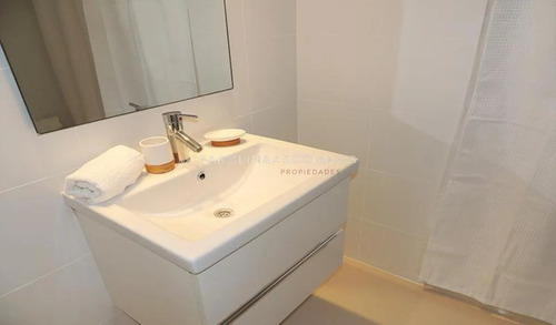 Apartamento De 2 Dormitorios En Venta En Torre Esmeralda, Punta Del Este.