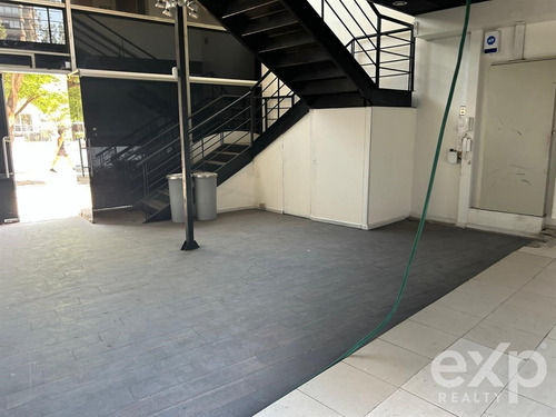 Local Comercial En Arriendo En Las Condes En Primer Piso