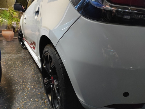 Imagen 7 de 10 de Renault Sandero 2017 2.0 Rs Racing Spirit 145cv