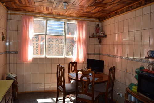 Imagen 4 de 20 de Venta De Casa En Moravia, Sobre Calle Principal Y Está Cerca Centro Moravia.