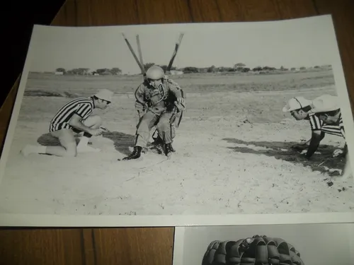 12 Antiguas Fotos De Paracaidistas En Accion Unicas (Usado)