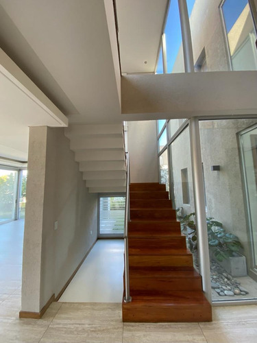 Sin Comision. Urgente!!! Escucho Oferta Razonable. Con Renta. Inmobiliarias Abstenerse.
