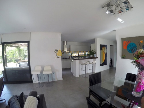 Casa En Pinares, 2 Dormitorios *- Ref: 379