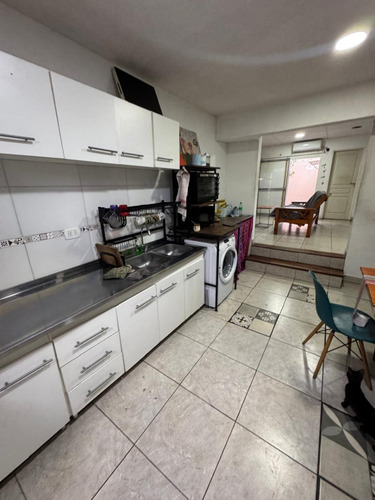 En Venta Dpto Tipo Casa 4 Amb Al Fte En P. Alta Con Patio En Lanus (040)