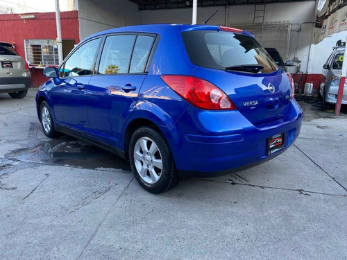 Imagen 7 de 10 de Nissan Tiida 2012 5p Hatch Back Emotion Aut