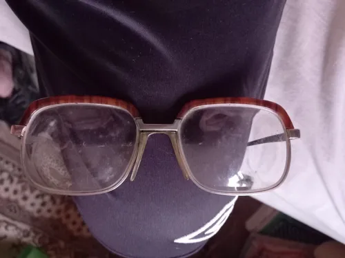 Anteojos retro hombre sale