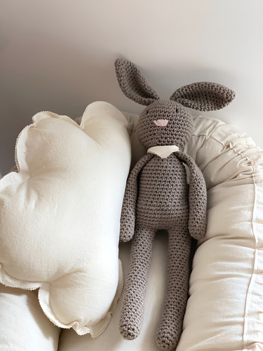 Nidito De Contención Crudo + Almohada Nube + Amigurumi. Crudo- Conejo Visón