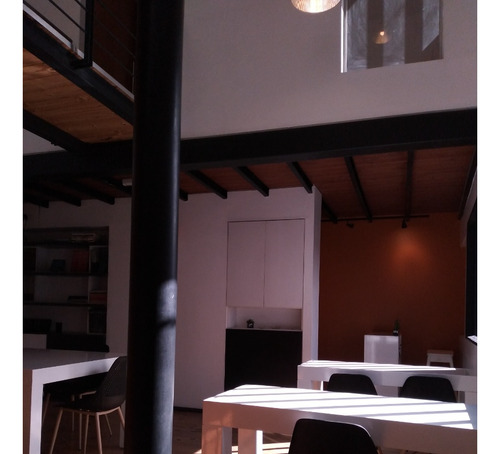 Casa Ecléctica En Zona Céntrica: Estilo, Confort Y Seguridad Para Tu Familia
