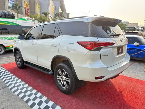 Toyota Fortuner Sr 2.4 4x2 At Diesel