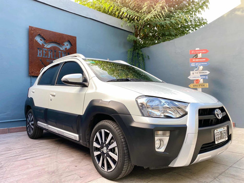 Toyota Etios 1.5 Cross 2016
