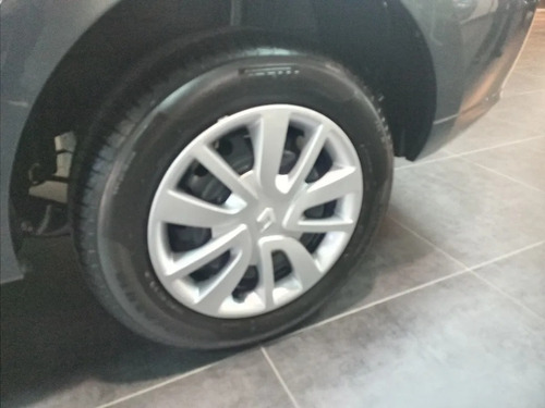 Imagen 9 de 12 de Renault Logan Life 1.6 - Centro Automotores