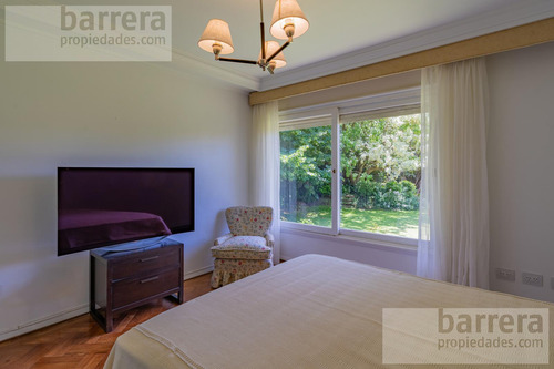 Exclusivo Chalet En Los Troncos: 4 Dormitorios Con Terreno Único