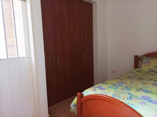 En Venta Casa De 2 Plantas Precio De Oportunidad, Cocina Concepto Abierto, Calle Cerrada, Urbanización Alto Hatillo. Ln