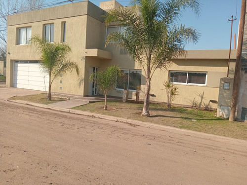 Casa En Venta - 3 Dormitorios 3 Baños - 560mts2 - Villa Nueva, Córdoba