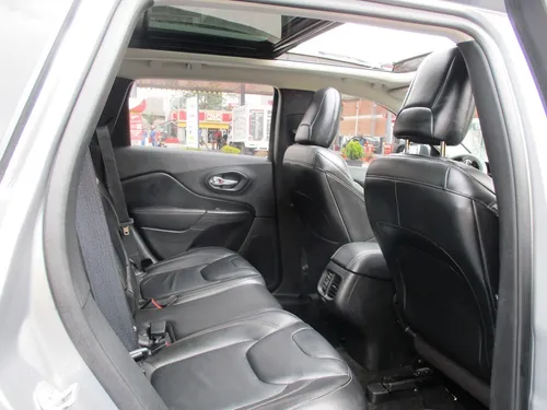 Jeep Cherokee LONGITUDE PLUS 4X4 3200CC AT AA