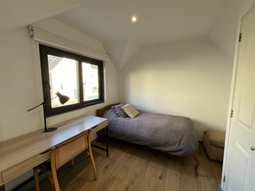 Casa En Arriendo De 5 Dorm. En Lo Barnechea