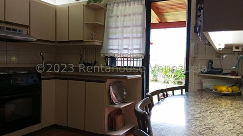 Colinas De Los Ruices !! Espectacular Casa Con Hermosa Vista, 510 M2 Terreno, 360 M2 Const., 3 Hab, 4 Baños, 3 Pe, Terraza Techada Con Parrillera Y Jardines. Calle Cerrada Con Vigilancia 24/7 !!