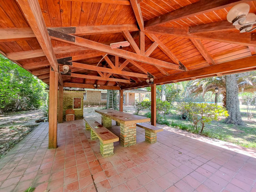 Casa En Venta · 7 Ambientes · 3600 M2 · Jardín · Quincho · Piscina