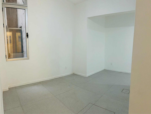 Apartamento De 2 Dormitorios Y Patio, 92 M2 En Total