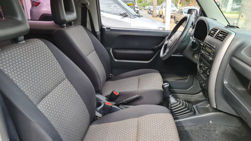 Imagem 8 de 15 de Suzuki Jimny 2012
