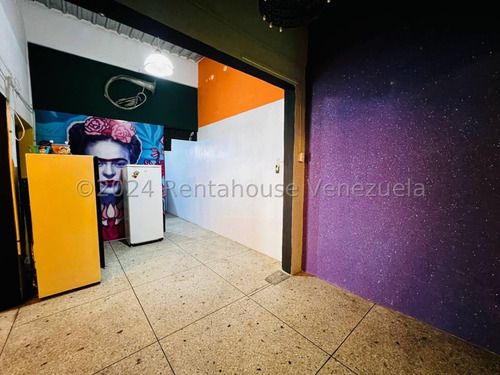 Casa Comercial, A Escasos Metros De La Av Bolivar 25-16082 Irrr