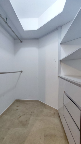 Apartamento En La Ave. El Milagro, Costa Virginia