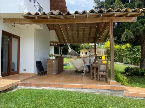 Casa Independiente En Rionegro Con Piscina Y Jacuzzi Para La Venta