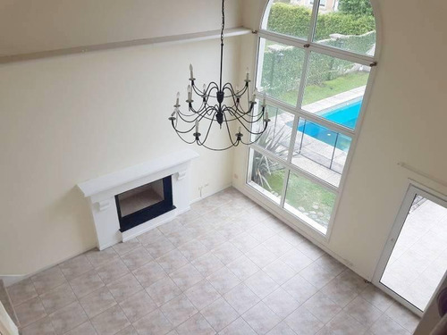 Casa En Alquiler En Barrio Barrancas Del Lago, Nordelta
